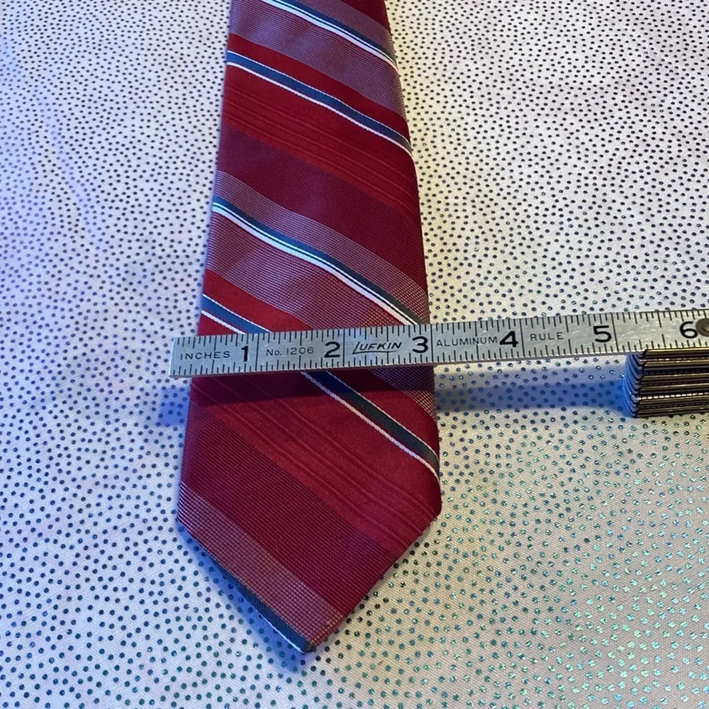 Men’s tie unbranded red black in good condition